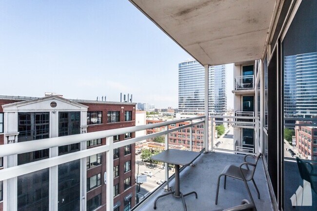 Building Photo - 747 N Orleans St