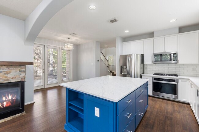 Building Photo - 15 N Flickering Sun Cir