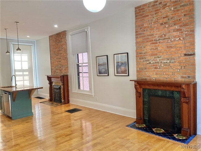 Building Photo - 58 Tracy St