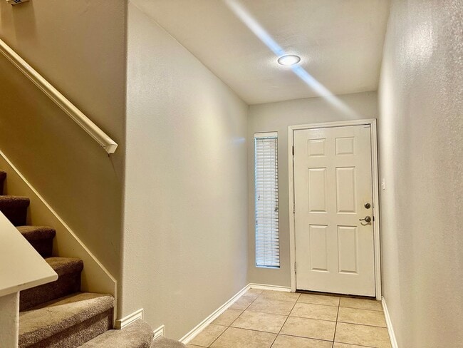 Building Photo - 9310 Albany Dr