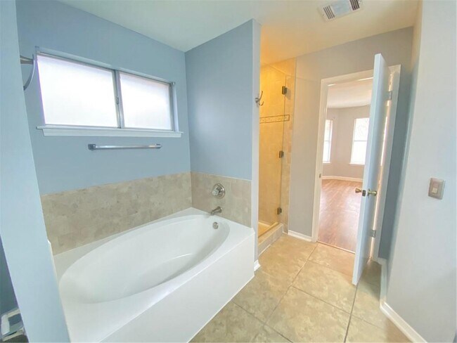 Building Photo - 16916 Dorman Dr