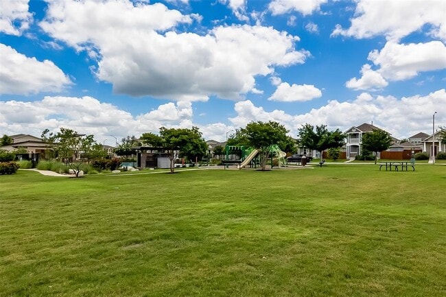 Building Photo - 505 Palmilla St