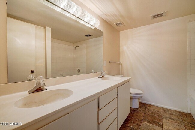 Building Photo - 616 E Manzanita Dr