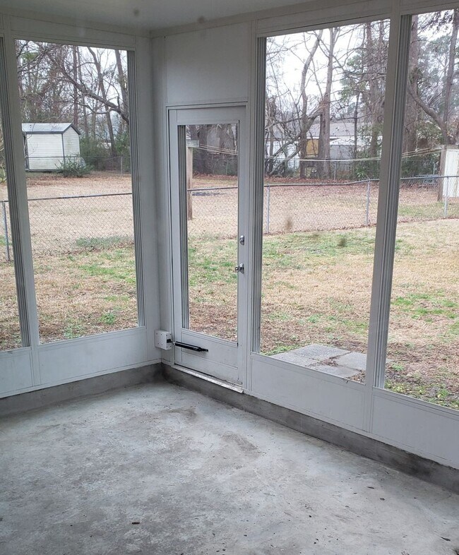 Building Photo - Home for Rent!