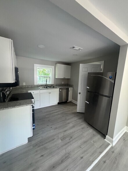 Building Photo - 2829 Jones Ave