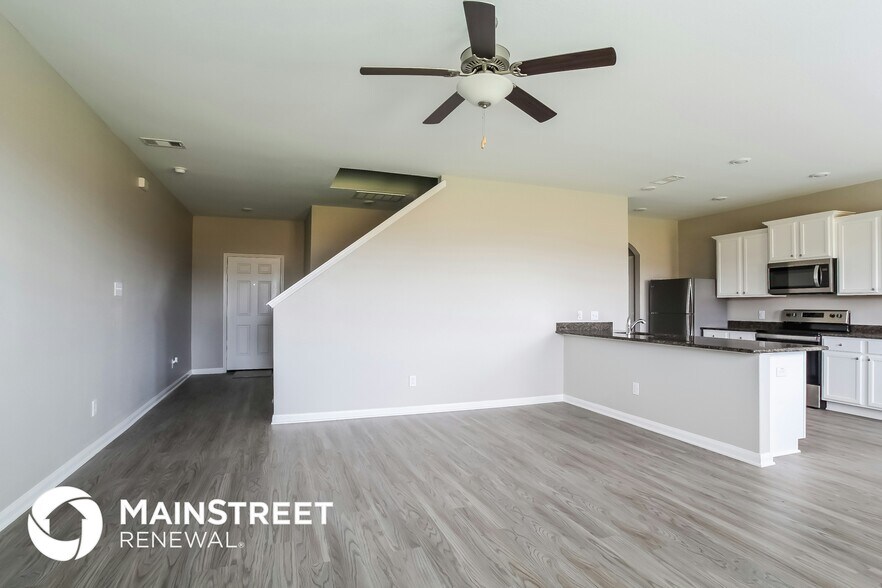 Building Photo - 25209 Dickens Dr