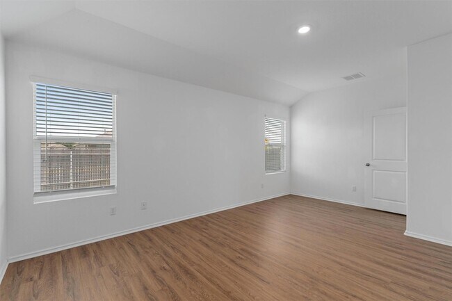 Building Photo - 245 Salt Springs Rd