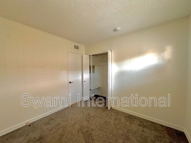 Building Photo - 1820 Avenida Estudiante