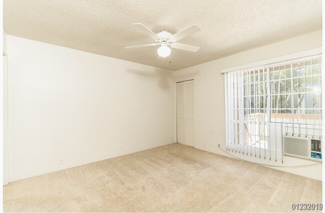 Building Photo - 2BR/2BA/2PKG UPPER LEVEL TOWNHOUSE (CROSS ...