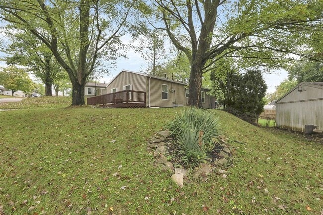 Building Photo - 455 Lakeview Dr