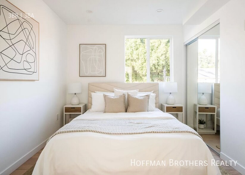 Building Photo - 2681 Roseview Ave