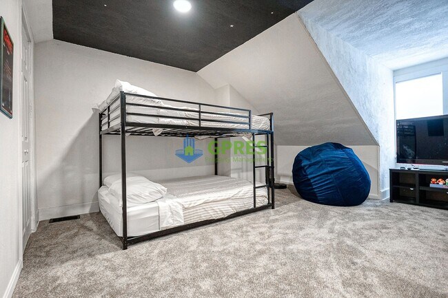 Building Photo - Furnished Elegant 3-Bedroom, 2.5 Bath Home with Hardwood Floors & Central A/C