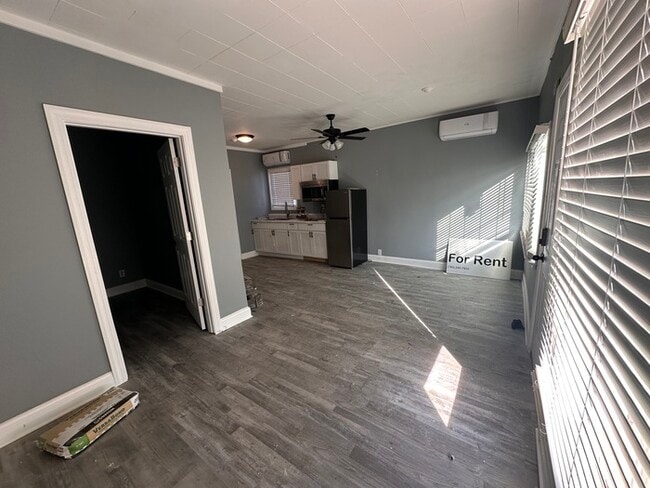 Building Photo - 2948 Shelby St