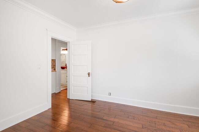 Building Photo - 3375 Herman Ave