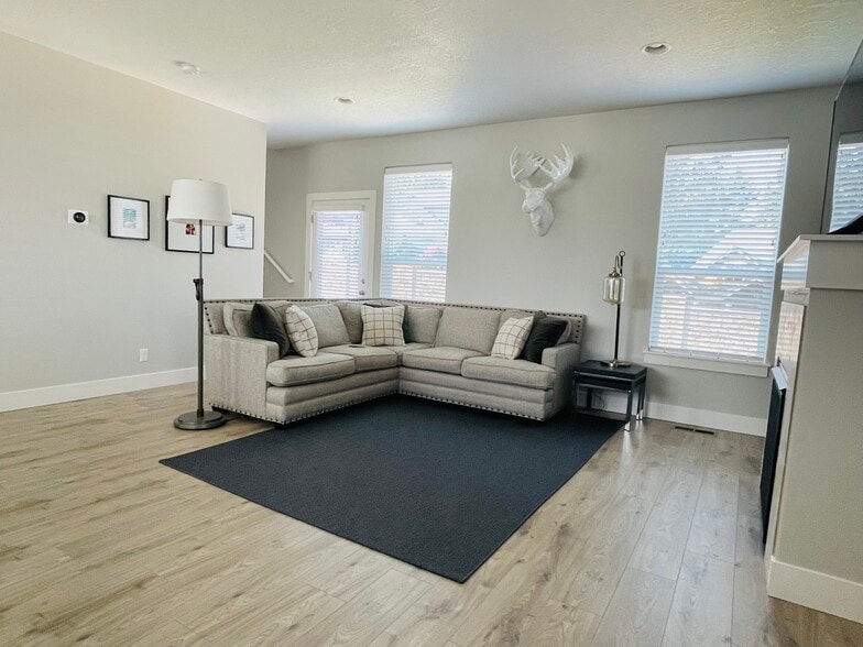 Building Photo - 5675 Boundary Dr S