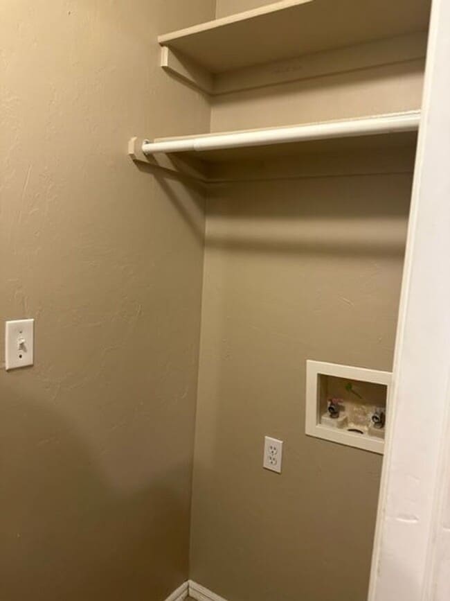 Building Photo - Great Duplex with Open Floor Plan - Wood Laminate Floors in Living
