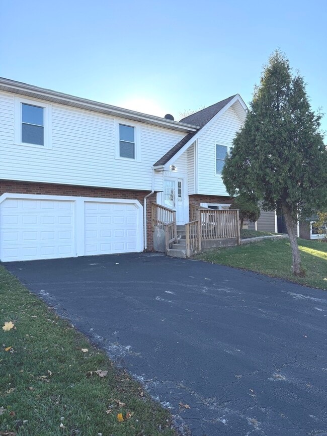 Building Photo - 651 Chesapeake Dr