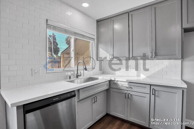 Building Photo - 1331 W Yale Ave