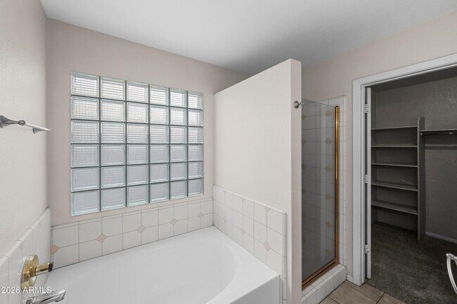 Building Photo - 1227 E Glenhaven Dr