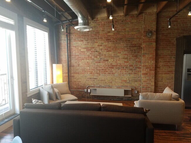 Building Photo - 2238 Washington Blvd