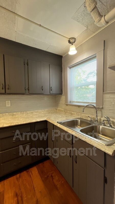 Building Photo - 1215 Peach St