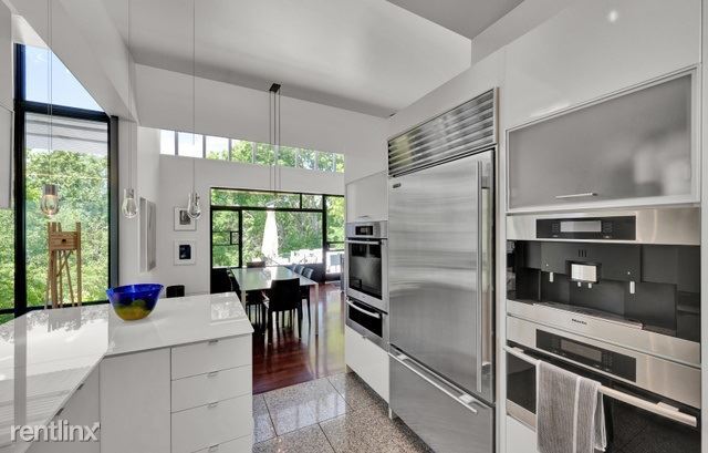 Building Photo - 1 br, 1 bath Condo - 1395 E Michigan Ave