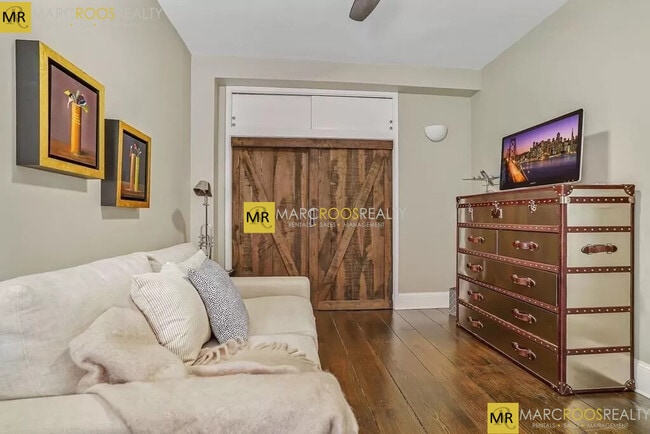 Building Photo - 48 Beacon St