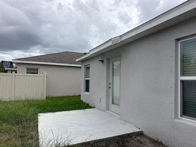 Building Photo - 3210 Suncoast Plains Dr