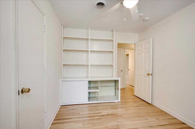 Building Photo - 552 Whitehead Dr