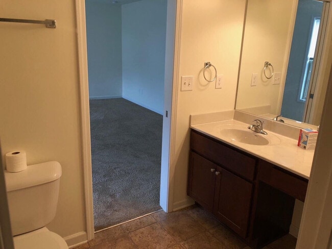 Building Photo - 337 Oxford Cir