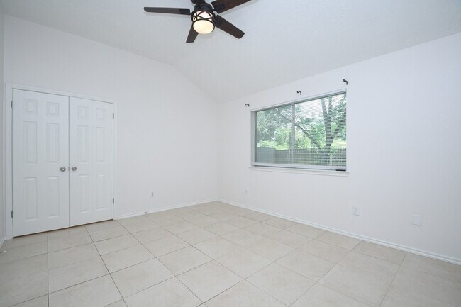 Building Photo - 2303 Old Dixie Dr