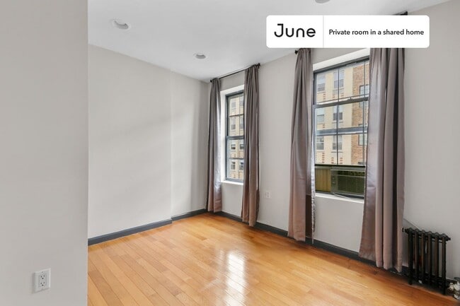 Building Photo - 226 E 7th St