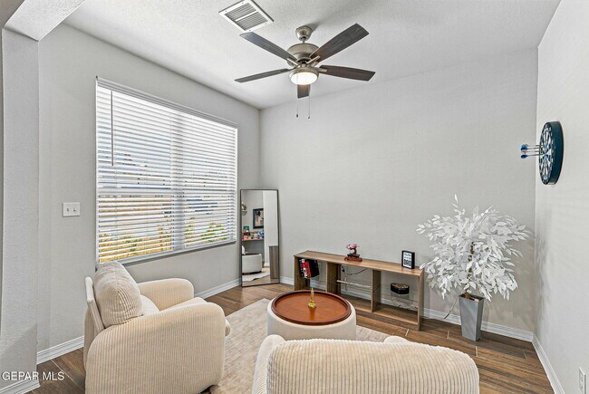 Building Photo - 13876 Loreina Luz Ave