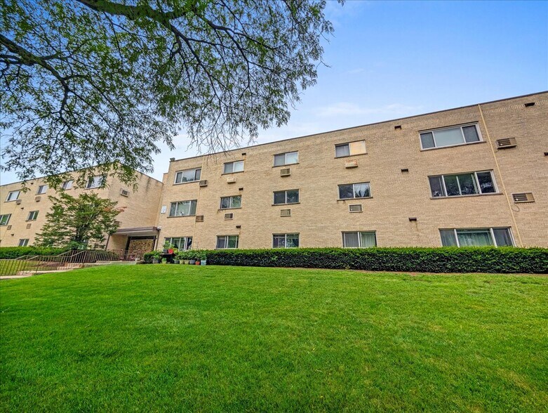 Primary Photo - 700 McKinley Ave