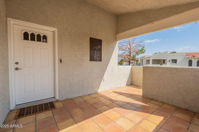 Building Photo - 850 S River Dr