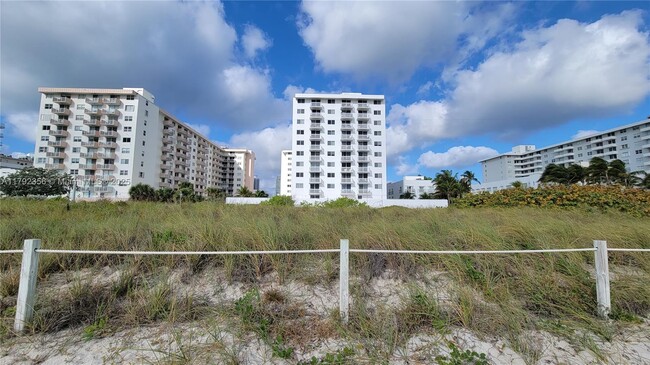 Building Photo - 401 Ocean Dr