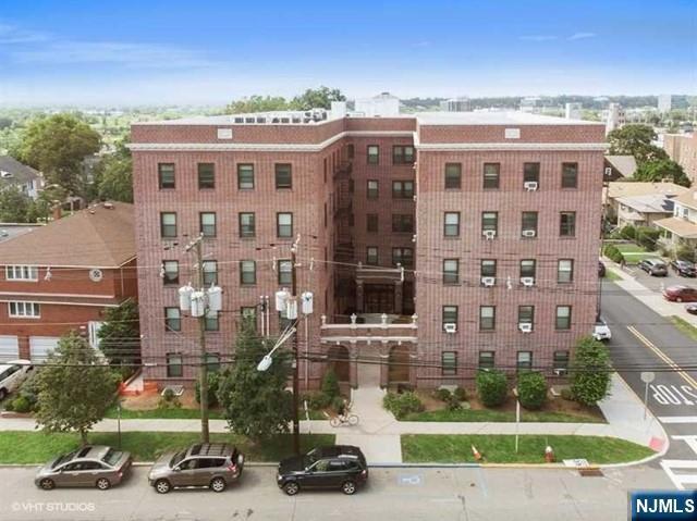 Building Photo - 855 Broad Ave