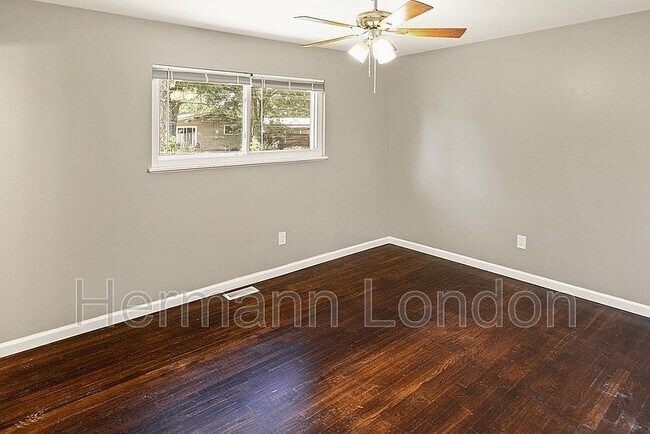 Building Photo - 2365 N Pointe Ln