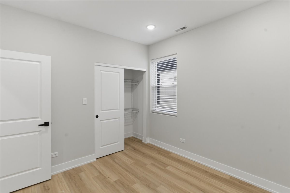 Building Photo - 6222 S King Dr