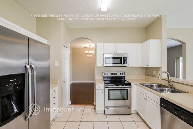 Building Photo - 14042 SW 155th Ct