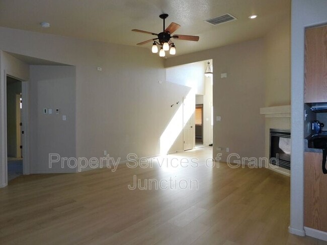 Building Photo - 1213 E Carolina Ave