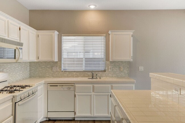 Building Photo - 1 Story in Summerlin - Fresh Carpet, Paint, and Luxury Plank!