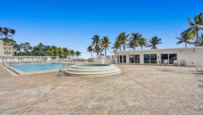 Building Photo - 5005 Collins Ave