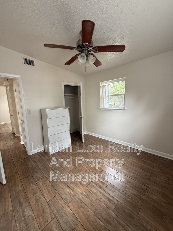 Building Photo - 909 La Marche Dr