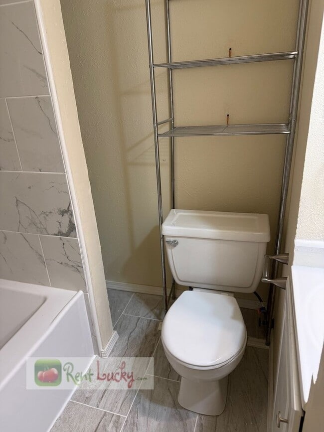 Building Photo - Fully Remodeled & Super Cute 2-Bedroom Cot...