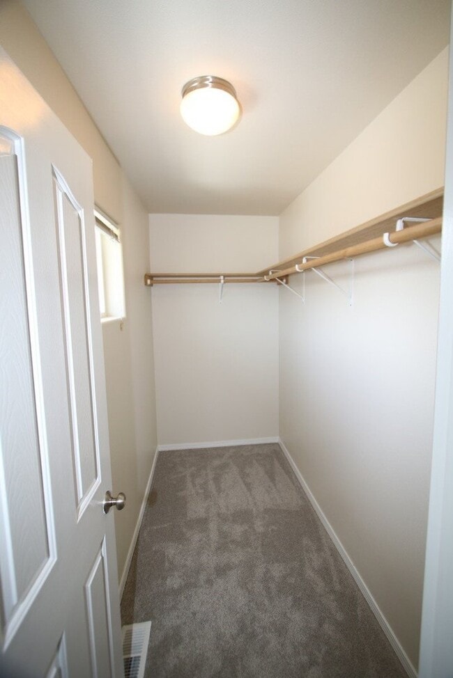 Building Photo - 3 Bedroom Eagle River Townhouse!