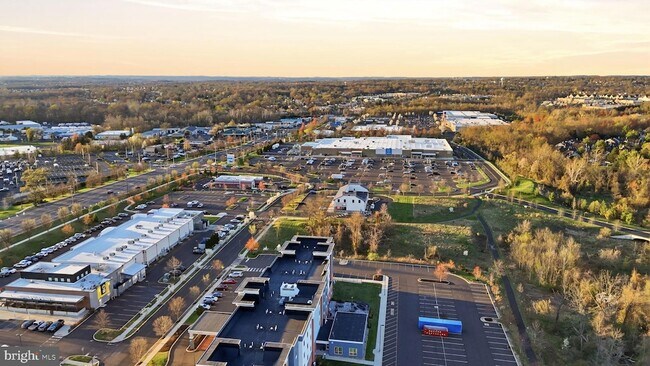 Building Photo - 1700 Beacon Ln
