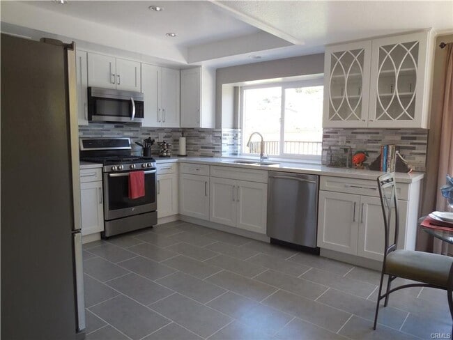 Building Photo - Pool Home 4 Bedroom