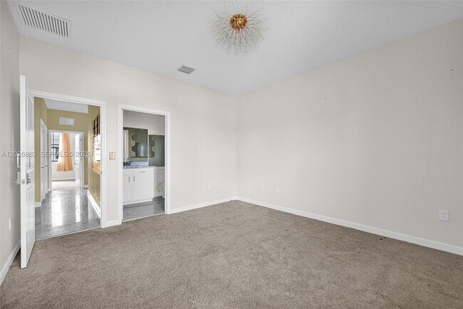 Building Photo - 1130 SW 6th Ct