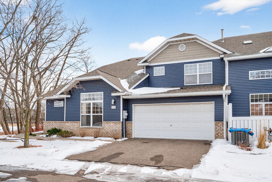 Building Photo - 475 Hickory Ln N